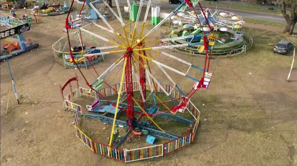 Terror en el parque: se desprendió una silla y cayeron desde lo alto de una atracción