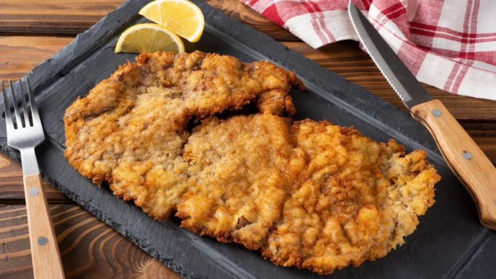 Sale con fritas: la milanesa fue elegida entre las 15 mejores comidas típicas del mundo 