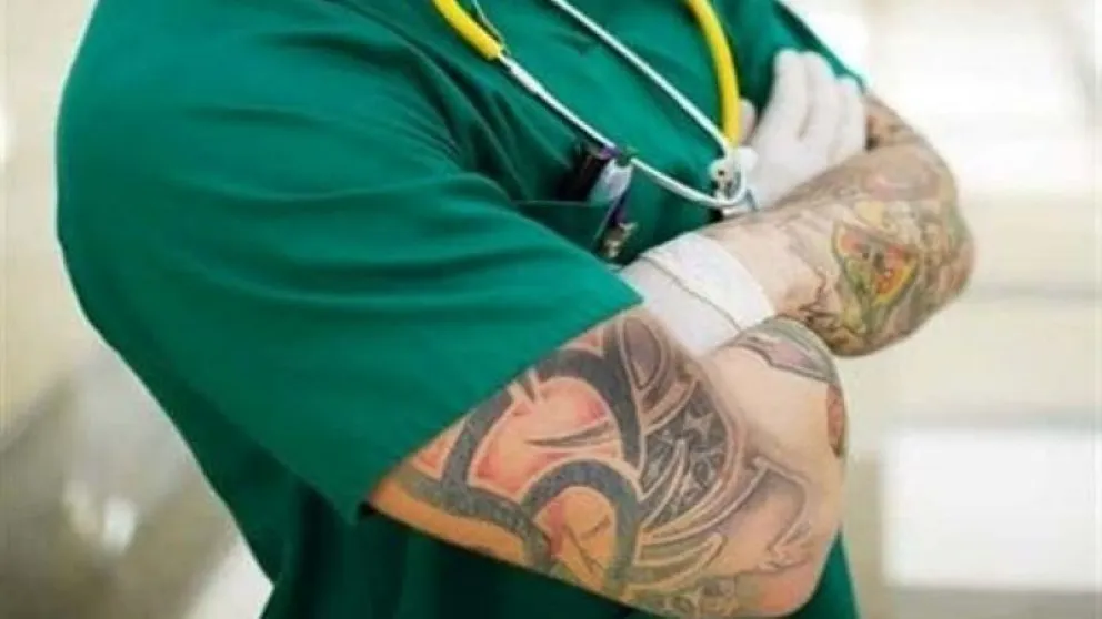 Le pidió a un papá que cambie la foto de perfil para evitar líos: la insólita causa