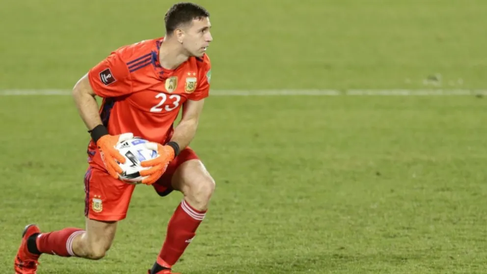 Lindo gesto: Dibu Martínez le cumplió el sueño a un pequeño fanático que quiere ser arquero