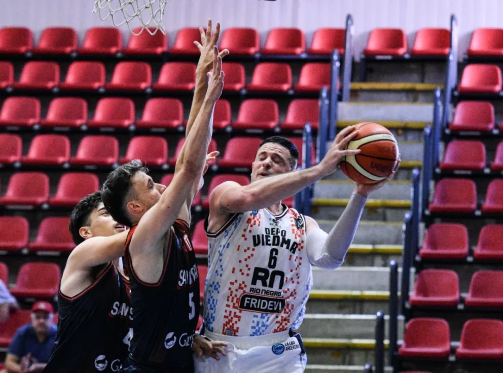 Debut y despedida: Depo Viedma cayó ante San Isidro en los cuartos de final del Súper 8