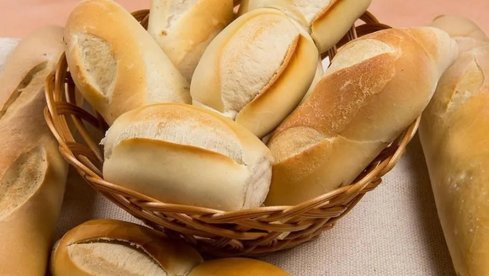 Gobierno y empresas acordaron congelar el precio del pan y la harina hasta fin de año