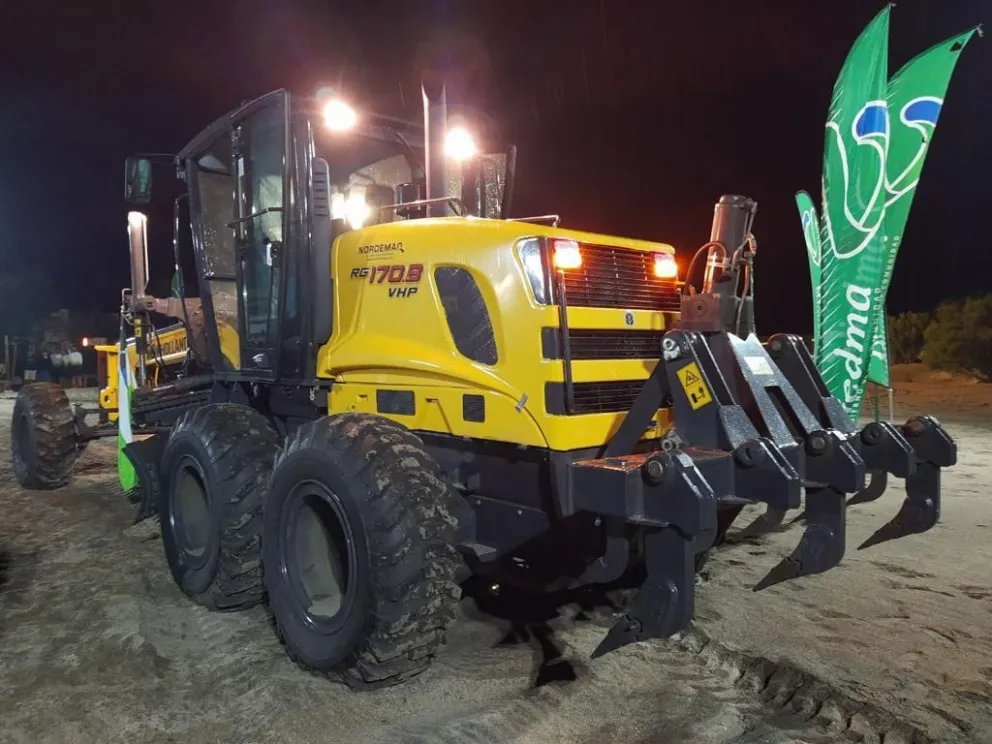 El Cóndor recibió su primera motoniveladora 