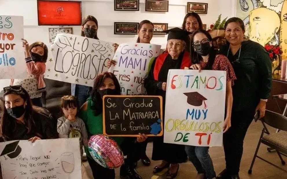 Se recibió de Licenciada en Administración a los 93 años y su historia se viralizó