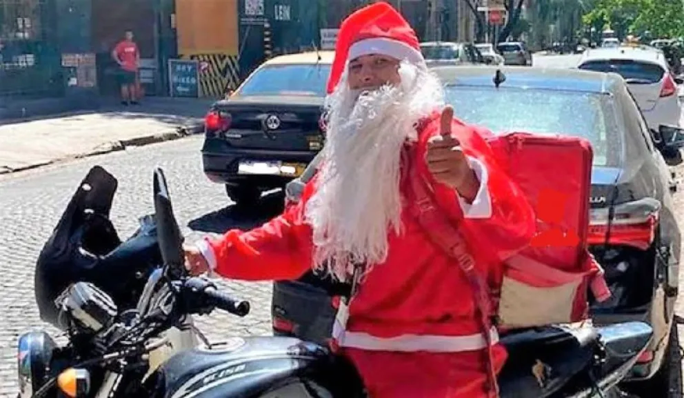 Papá Noel justiciero: atrapó a un ladrón que acababa de robar una cartera