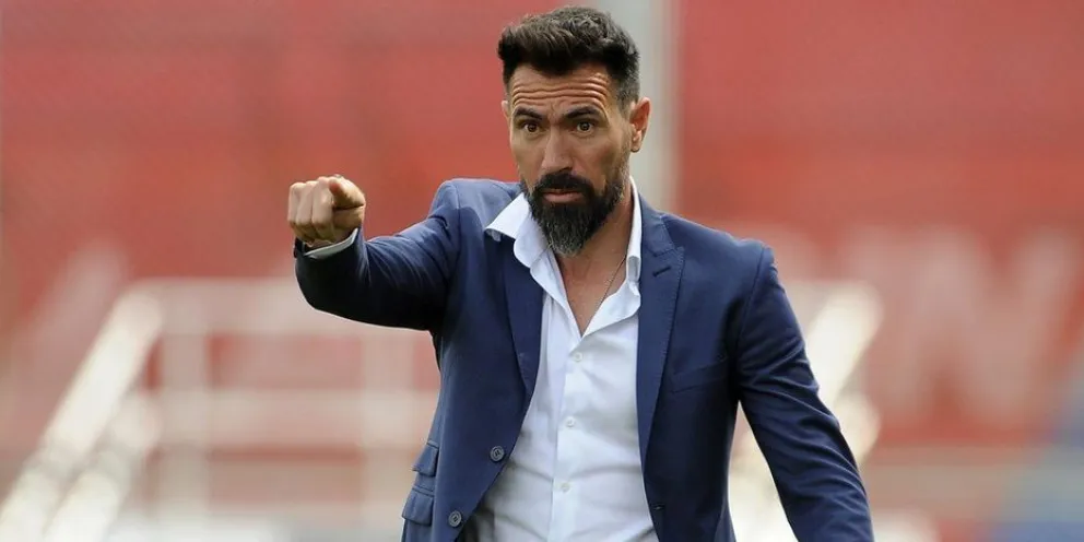 Varios equipos a la expectativa tras la salida de Eduardo Domínguez de Colón