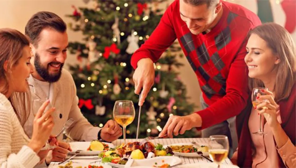 Cómo evitar la acidez estomacal, los atracones y la resaca durante las fiestas