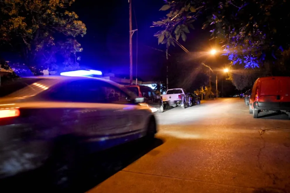 Dos individuos tocaron timbre en la casa de una abuela para pedir comida y terminaron asaltándola