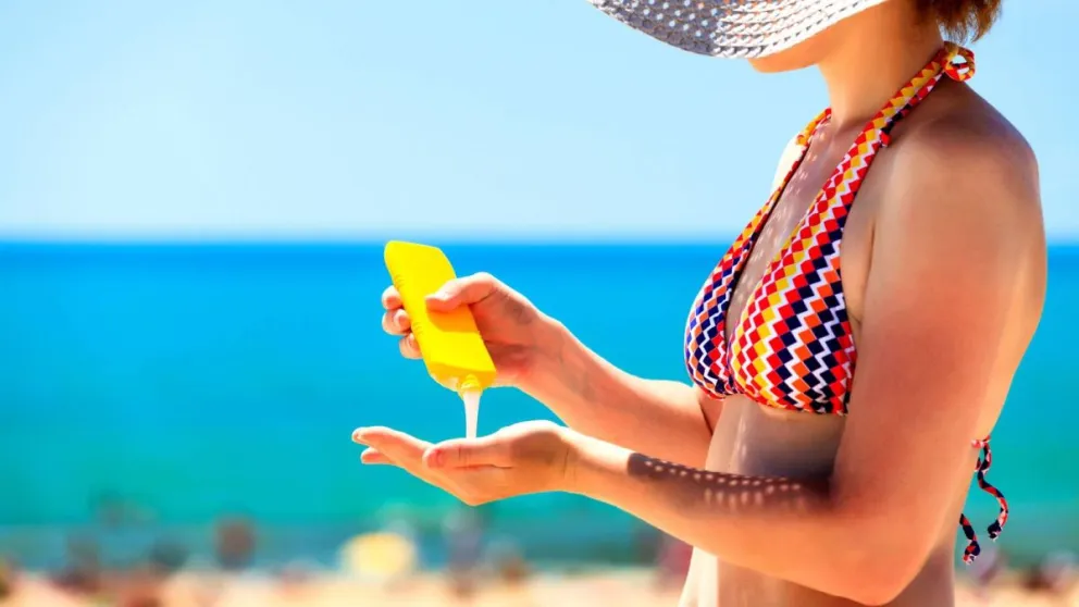 Infaltable del verano: cómo elegir un protector solar y usarlo correctamente
