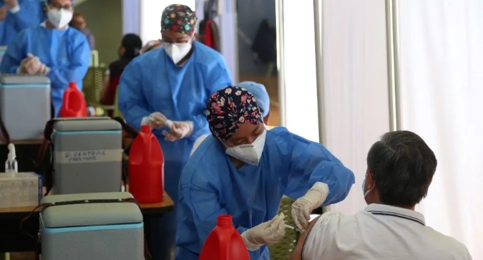 Ecuador es el primer país de la región en imponer la vacunación obligatoria contra el covid-19 