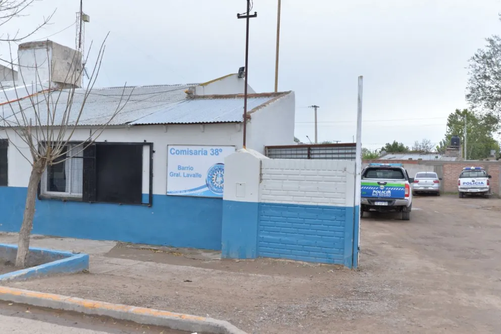 Apedrearon la comisaría del Lavalle y detuvieron al cabecilla