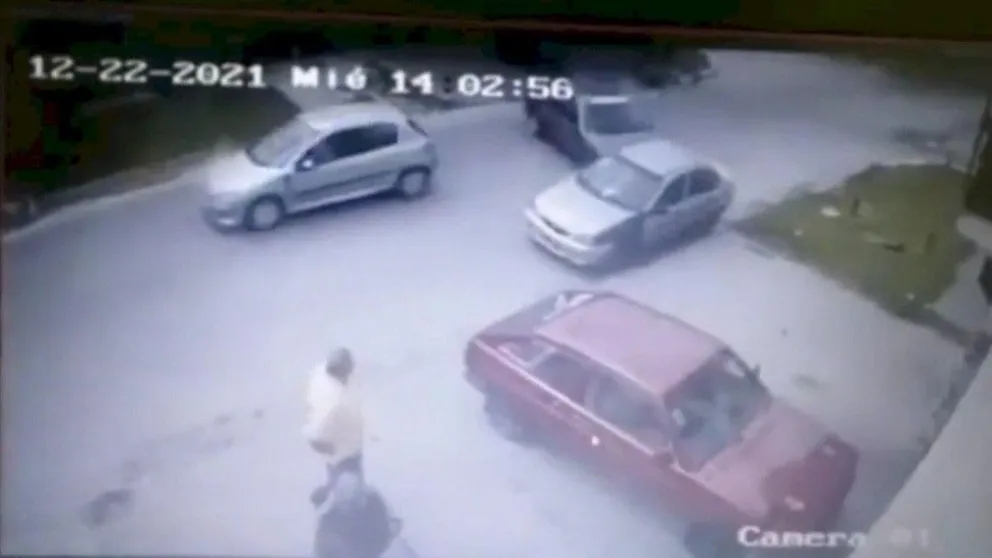 Automovilista atropelló a una mujer que iba con su bebé y se dio a la fuga