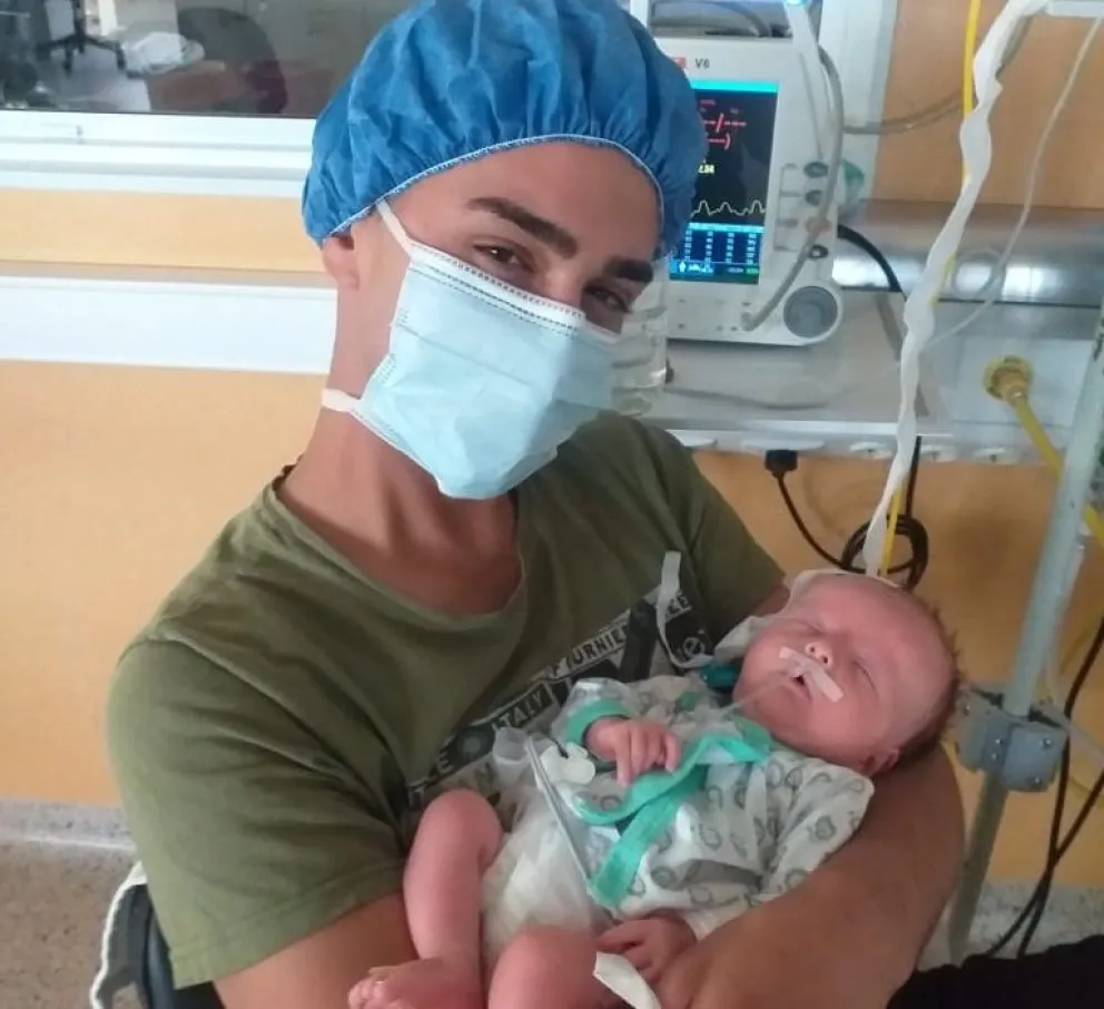 El papá de Lorenzo, el bebé internado en el Garrahan, se conmovió por la ayuda: “Eternamente agradecido”