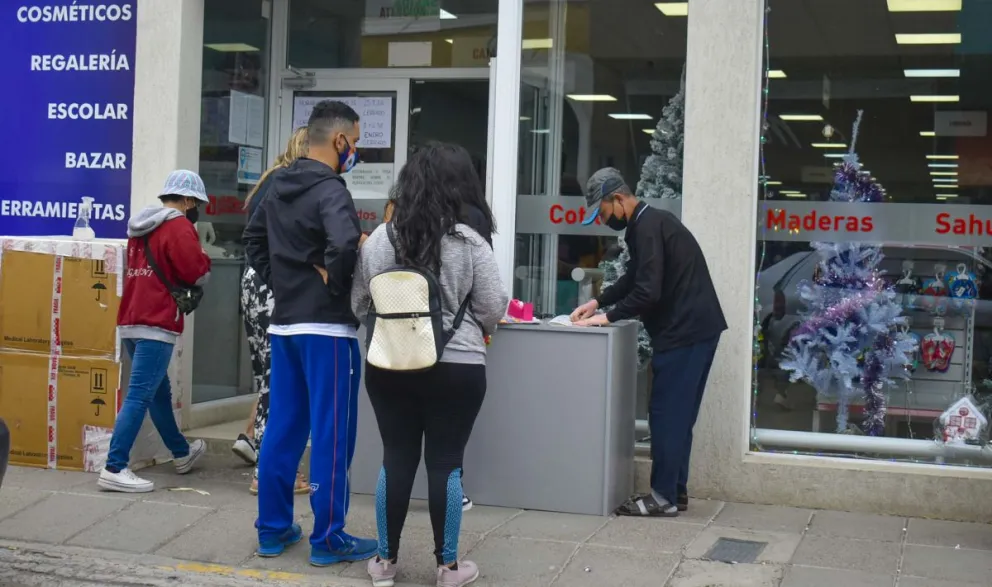 Viedmenses coparon las calles por las compras navideñas de último momento
