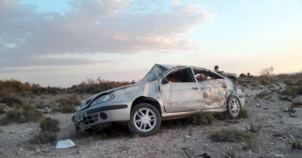 Fatal accidente en la ruta: se les reventó un neumático en pleno viaje
