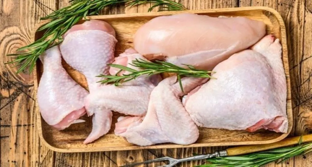 La razón por la que no se debe lavar el pollo crudo antes de cocinarlo |  NoticiasNet - Informacion de Rio Negro, Patagones y la costa.