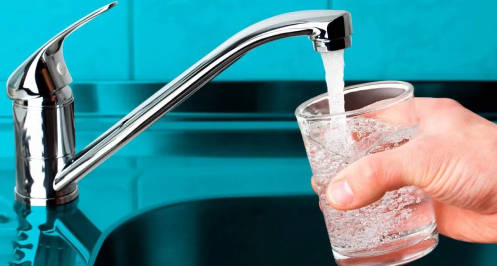 Increíble invento: así funciona el dispositivo que convierte el aire en agua potable