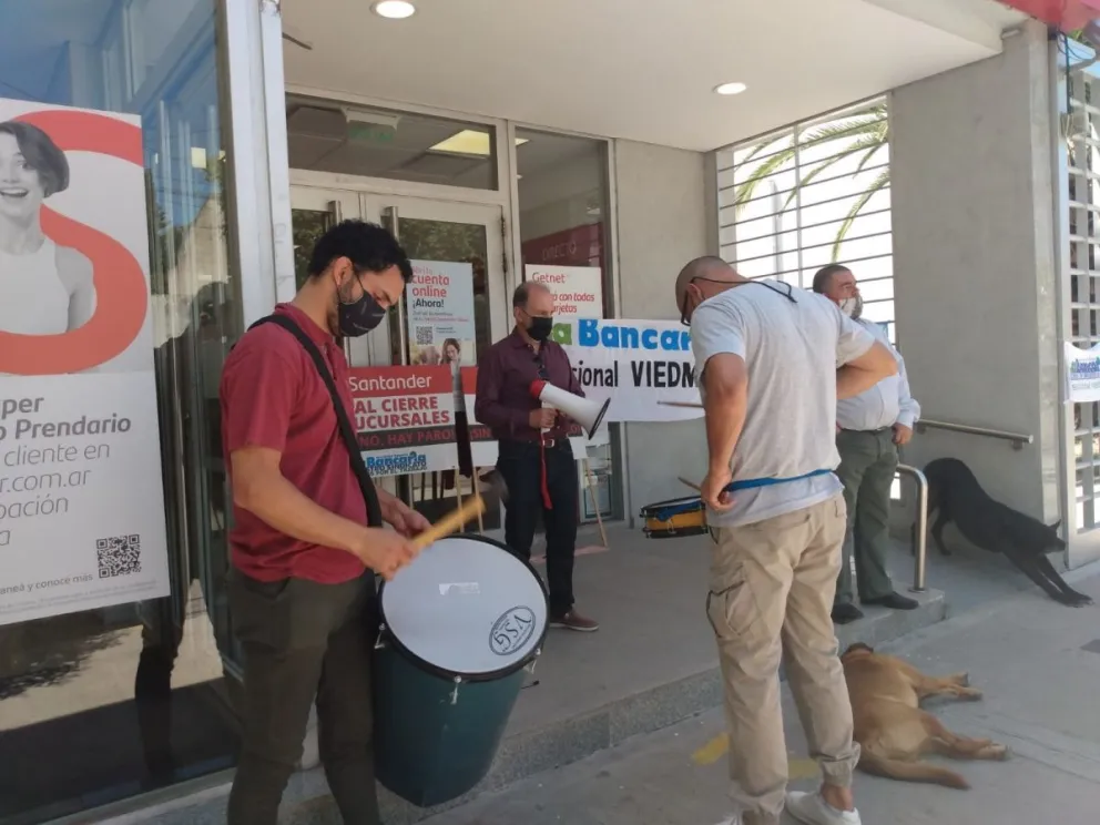 Al no haber solución, podrían regresar las medidas de fuerza al banco Santander