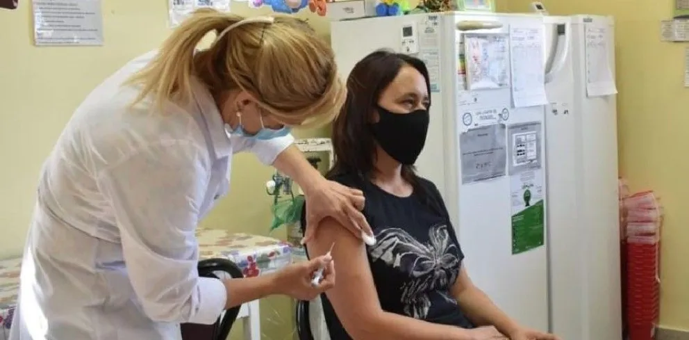 Río Negro definió acortar a cuatro meses la aplicación de la dosis de refuerzo contra el coronavirus