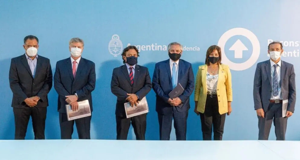 Carreras firmó el nuevo Consenso Fiscal para 2022 junto a gobernadores de todo el país