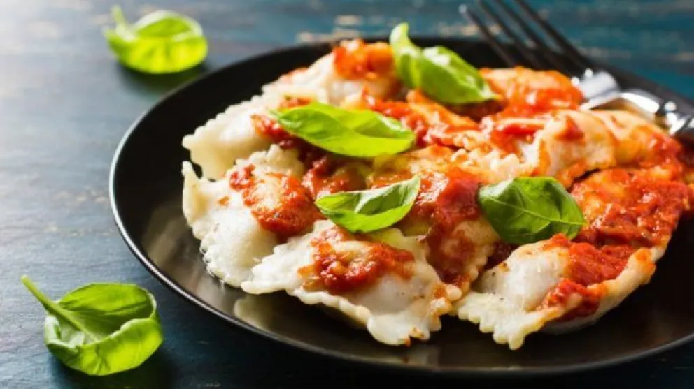 Trucos para la masa y la receta de ravioles a la genovesa de Donato De Santis