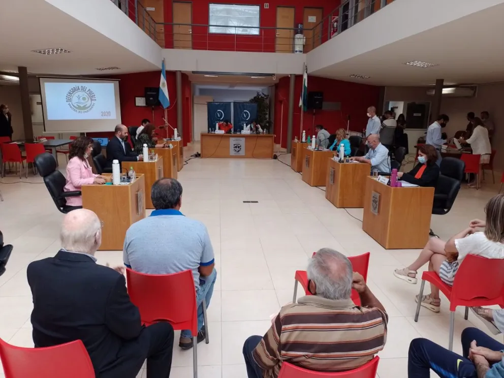 Aprobaron la norma para que menores puedan entrar a los boliches