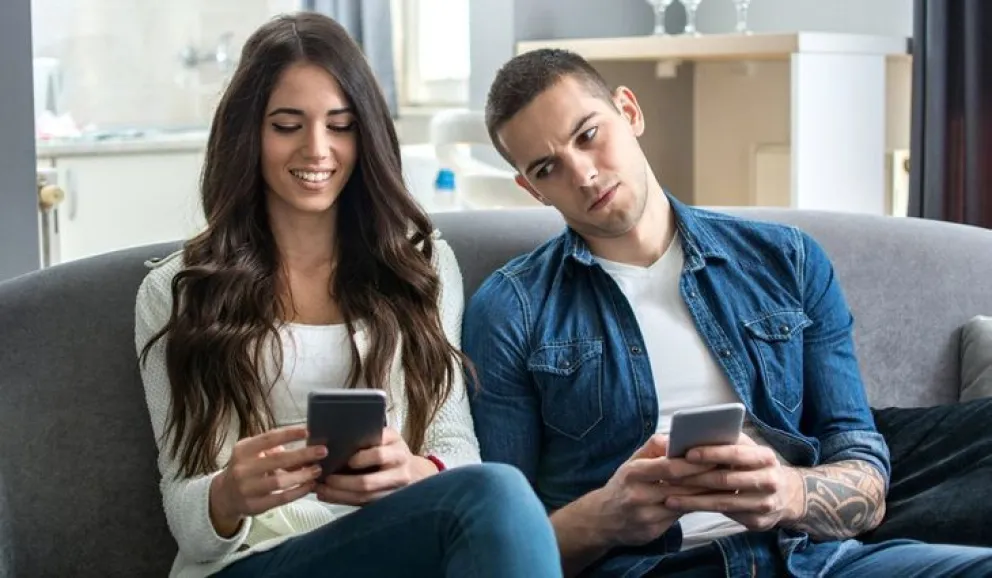 Sorprendente reto: Pagarán 25.000 dólares a las parejas que soporten un mes sin celular