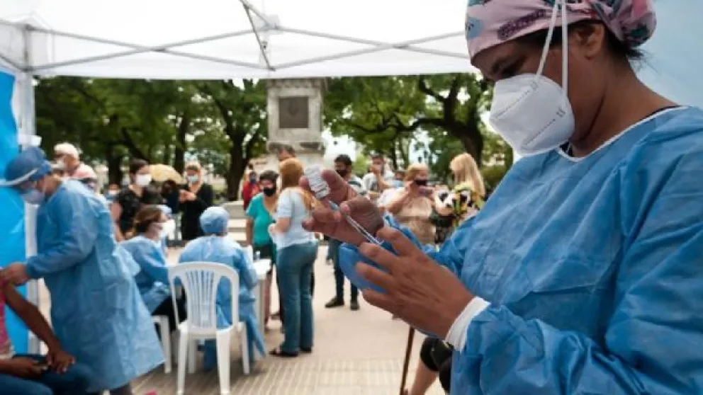 Polémica decisión: los hospitales de una provincia cobrarán a enfermos de Covid no vacunados