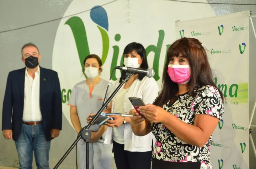 A sala llena cerró el vacunatorio del Fioravanti Ruggeri en conmovedor acto