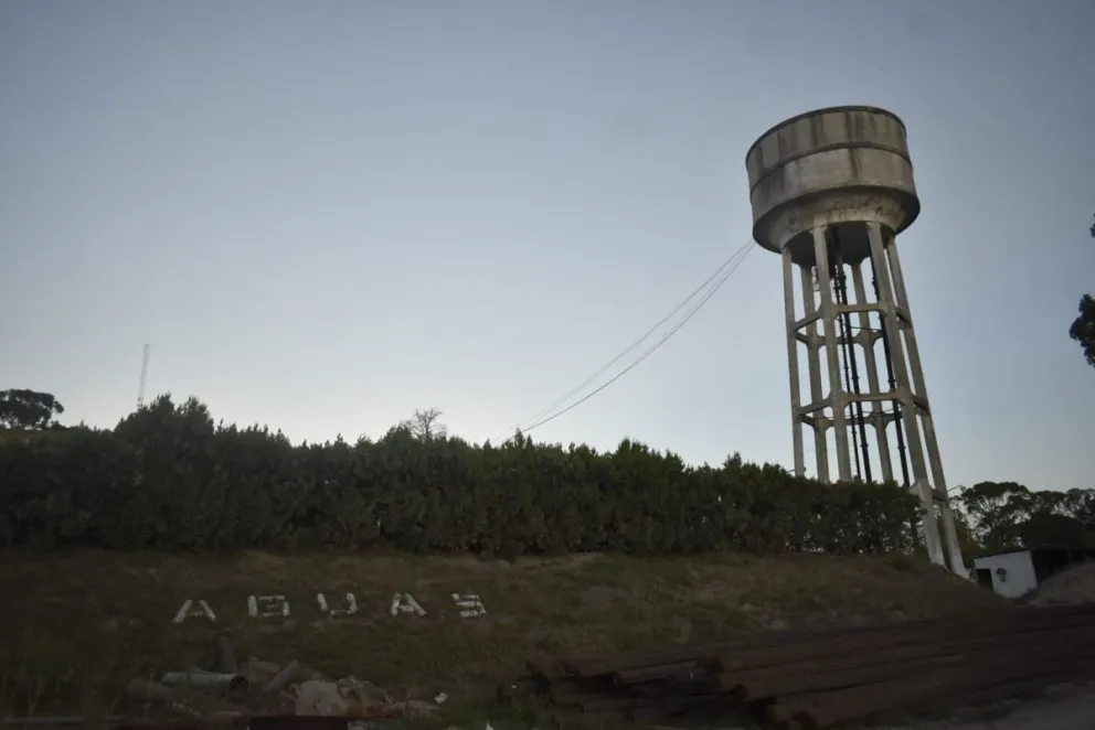 El suministro de agua potable y los preparativos para los días infernales