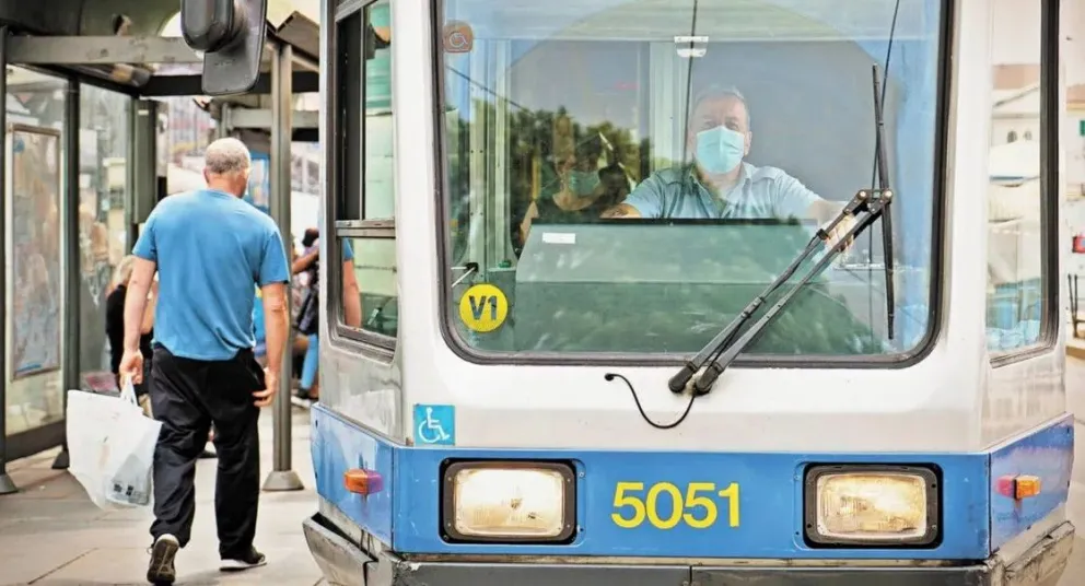 Italia presiona a quienes no se vacunan: no pueden usar el transporte público