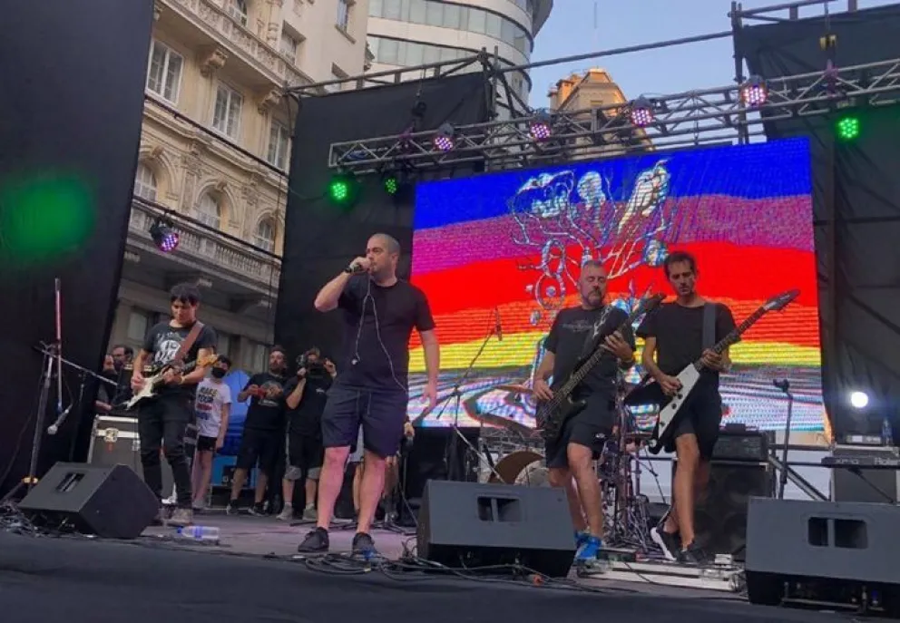 Patricio Fontanet tocó con su nueva banda en el aniversario de Cromañón