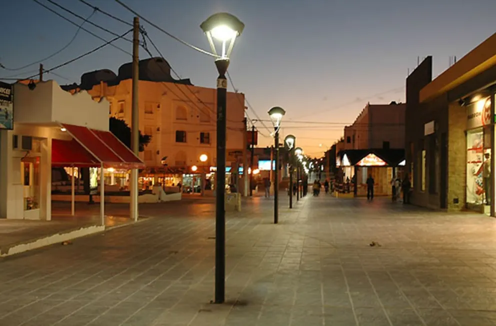 Se pelearon afuera de un boliche: un joven fue derivado a Cipolletti con rotura de maxilar