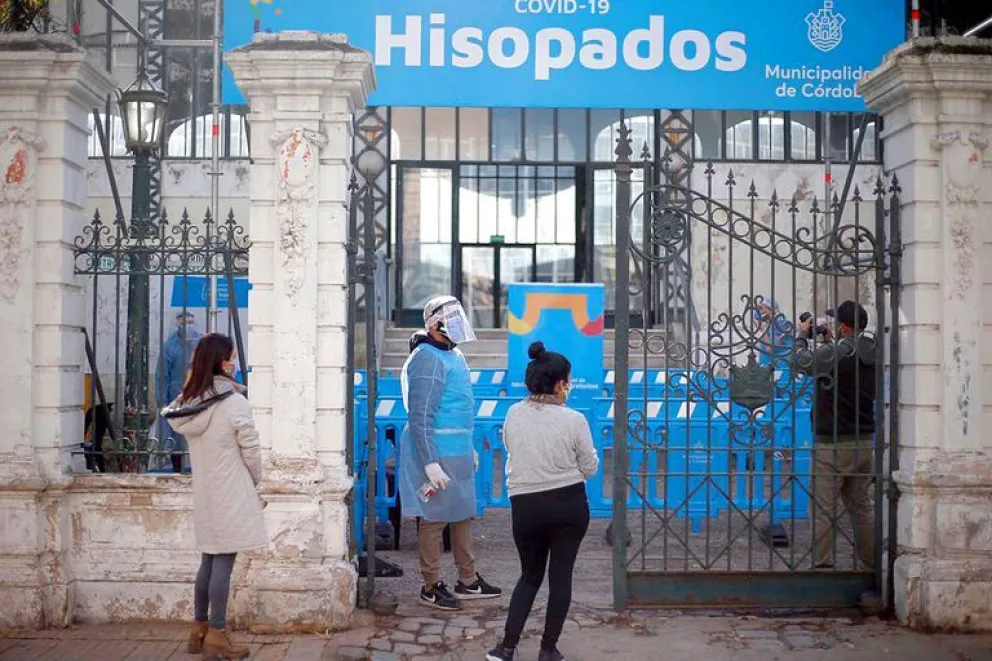 Últimas cifras del año: hubo 47.663 nuevos casos y 23 fallecidos por Covid-19 en Argentina