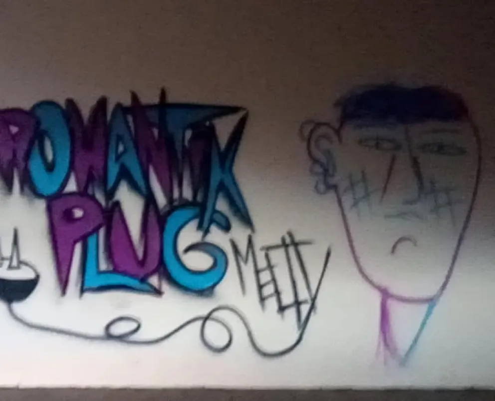 Bronca por grafitis en una cancha de pelota paleta recientemente inaugurada