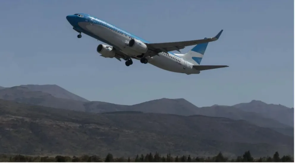 Unión del mar y la cordillera: Volvió la conexión aérea entre Viedma y Bariloche