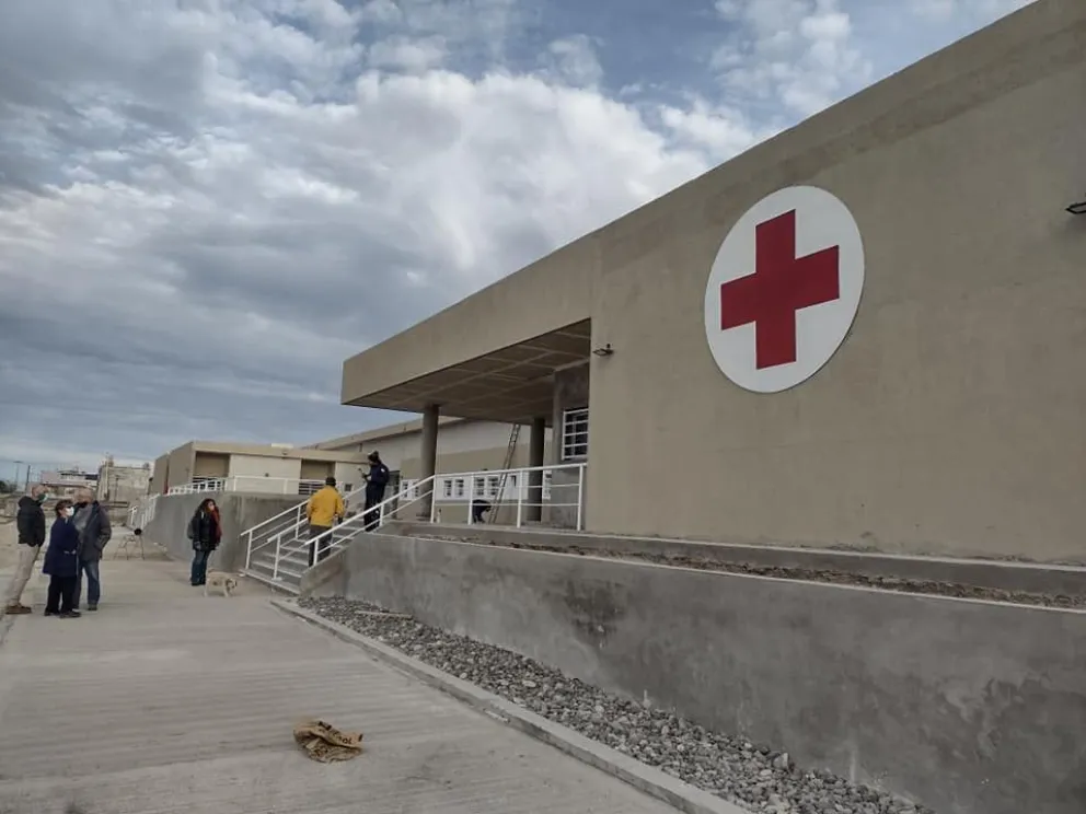 Lo encontraron apuñalado y dijo que fue su pareja