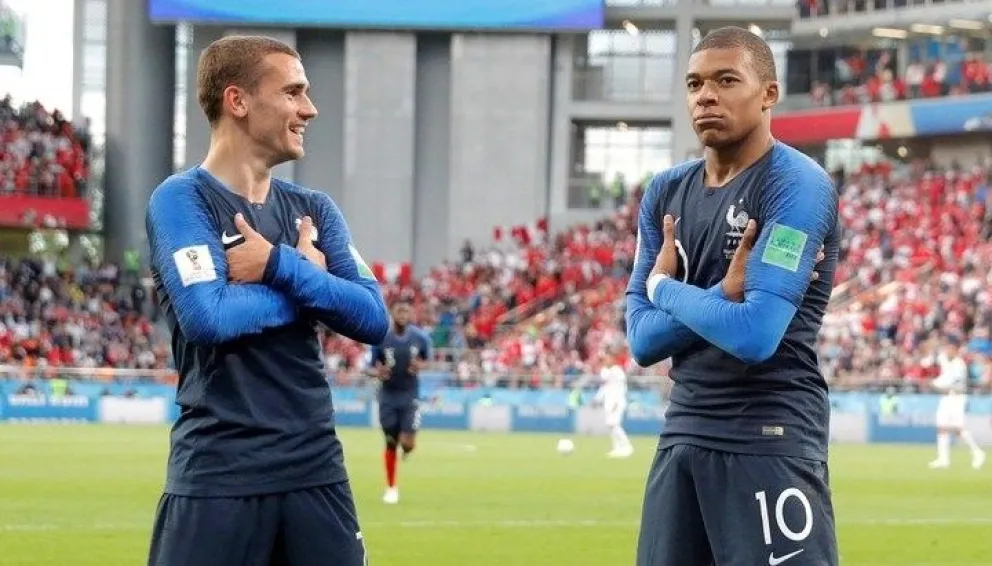 Fans al extremo: le pusieron Griezmann Mbappé a su hijo y estallaron los memes  