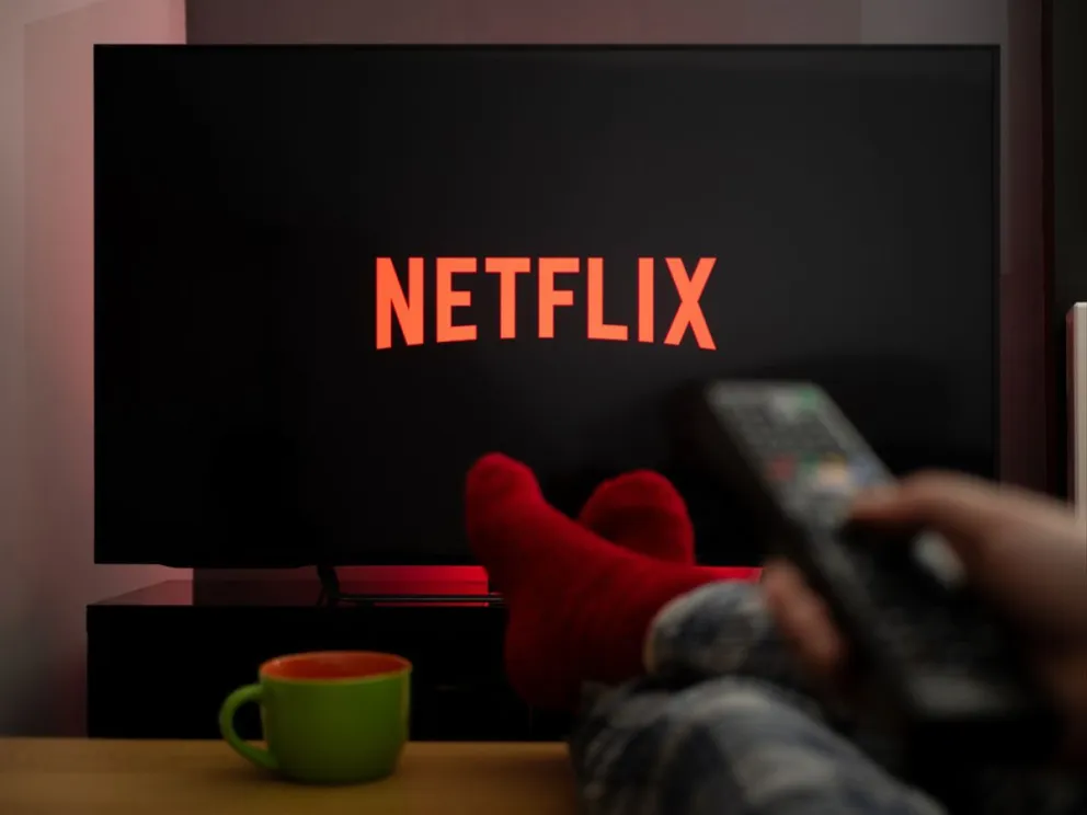¿No sabés qué hacer el finde largo? Te recomendamos 5 series cortas de Netflix para disfrutar 