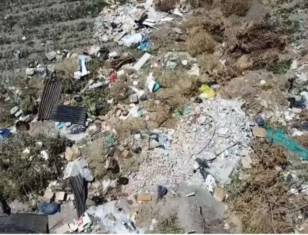 Los vecinos tiran residuos y se arma un contrapunto entre oficialismo y oposición 