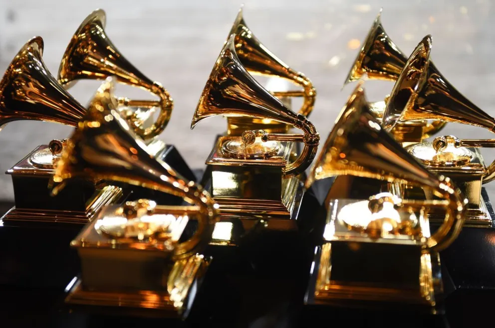 Suspenden los premios Grammy  por el incremento de contagios de coronavirus