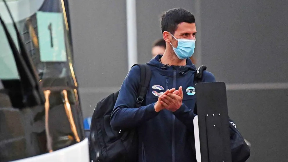Los abogados de Djokovic frenaron la deportación y el lunes habrá audiencia