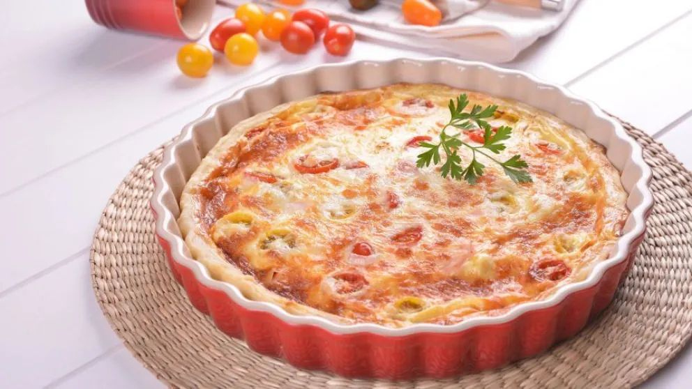 Cómo hacer una tarta de tomates cherry y queso para disfrutar en familia