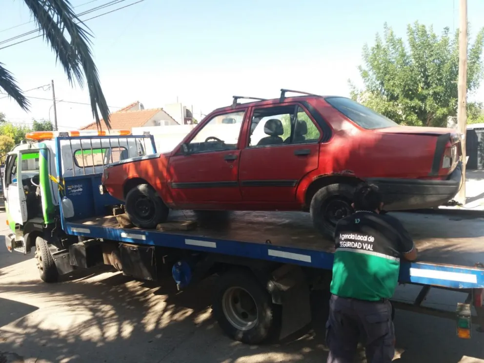 Manejaba borracho, escapó de un control y fue detenido afuera de su casa