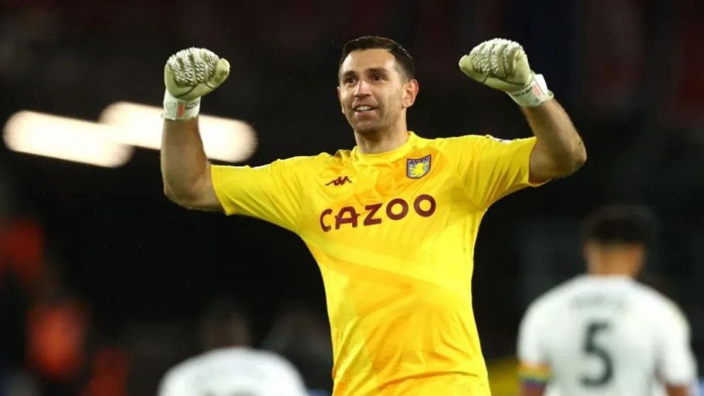 Manchester United está dispuesto a pagar una fortuna para tener a Dibu Martínez