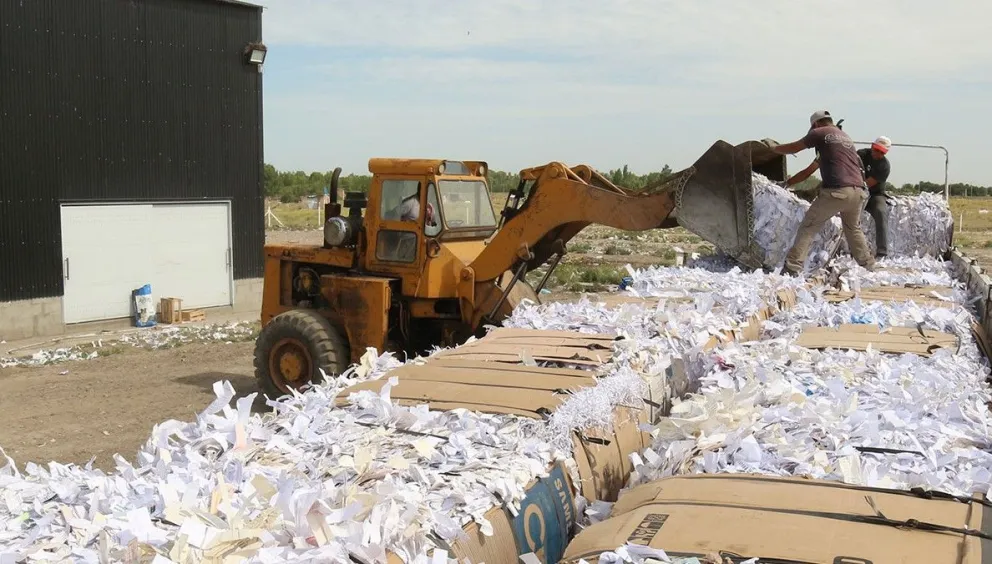 Más de 18 mil kilos de papel y aluminio en el primer envío de reciclados del año