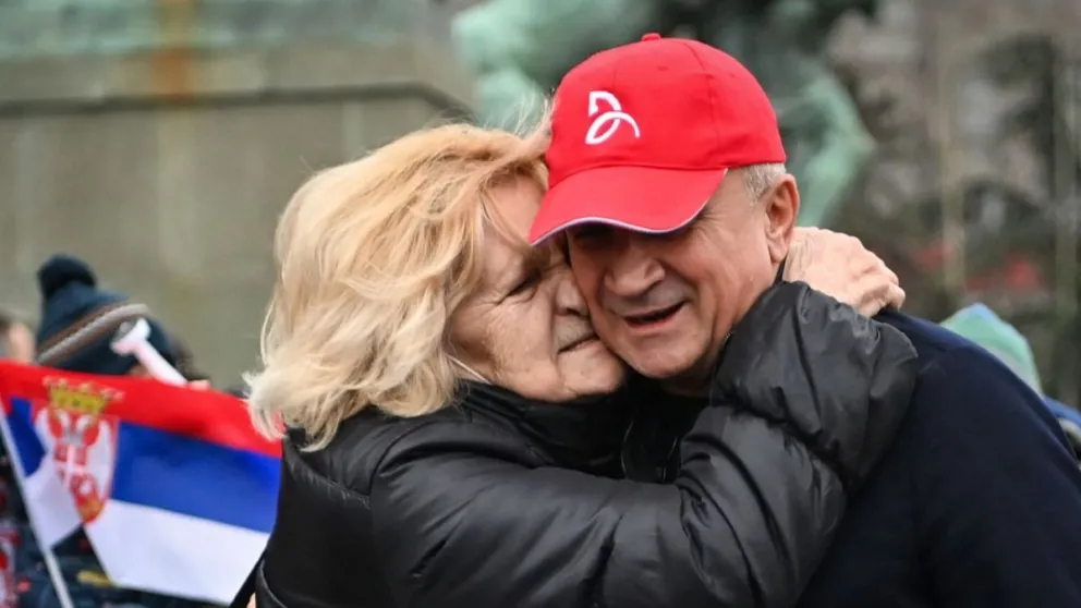 Caso Djokovic: La familia del tenista protestó frente al Parlamento