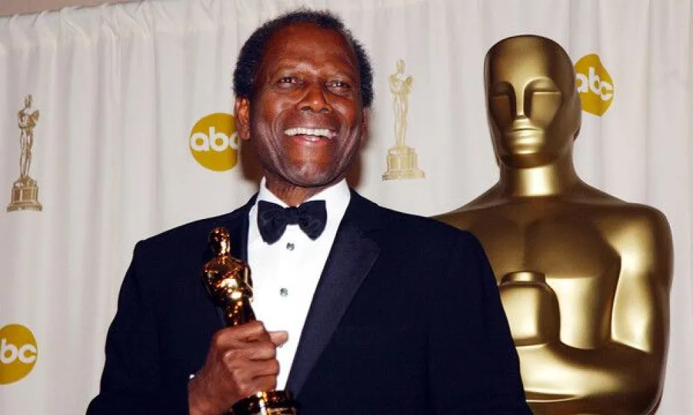 A los 94 años, falleció Sidney Poitier el primer actor afroamericano en ganar un Oscar