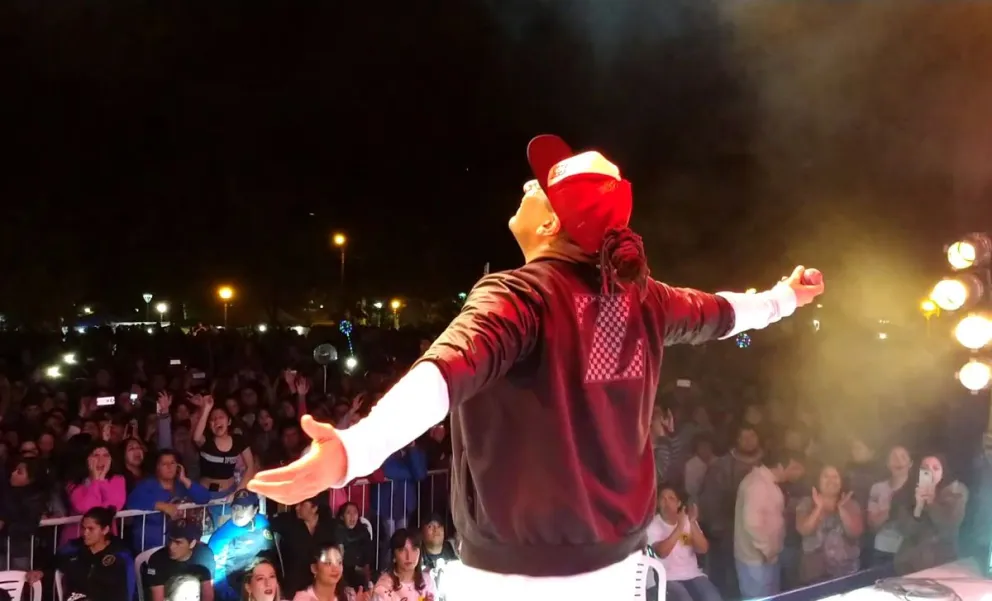 Euforia por la llegada de Los Dragones a El Cóndor