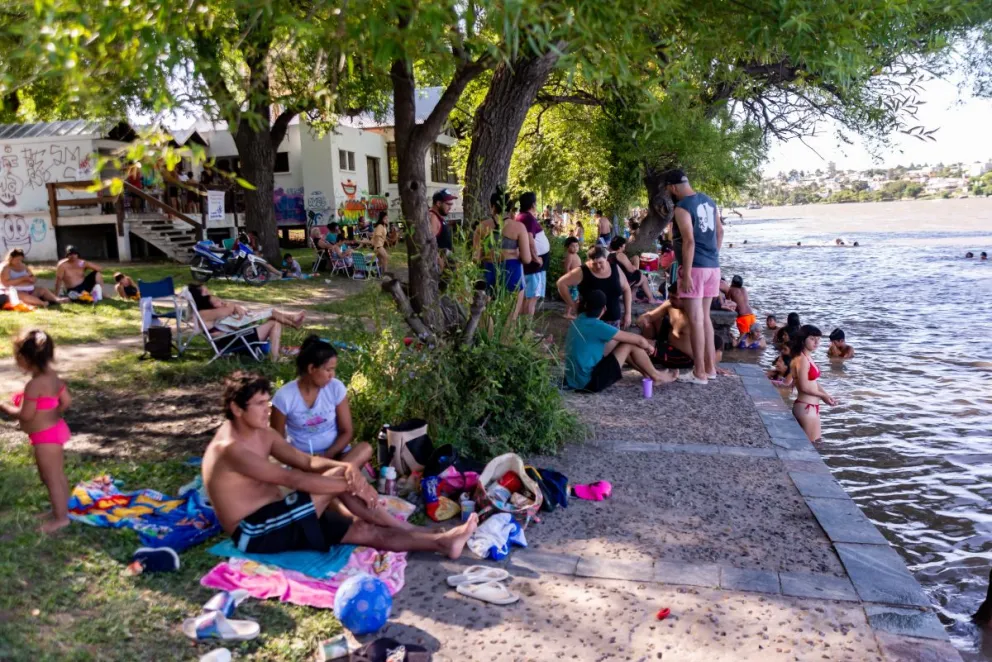 Mantienen la alerta amarilla para Viedma por el intenso calor